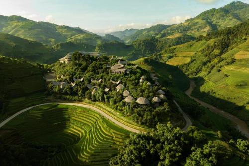  Northern Vietnam: High Ridges & Heritage Valleys