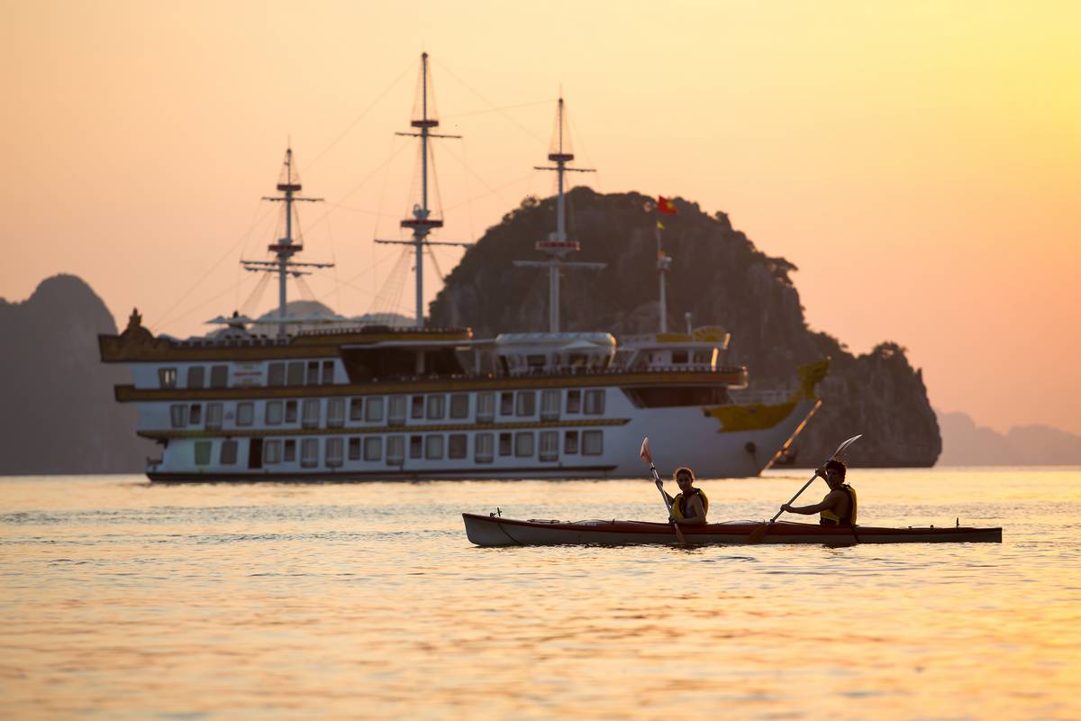 bai-tu-long-bay-cruise-vietnam