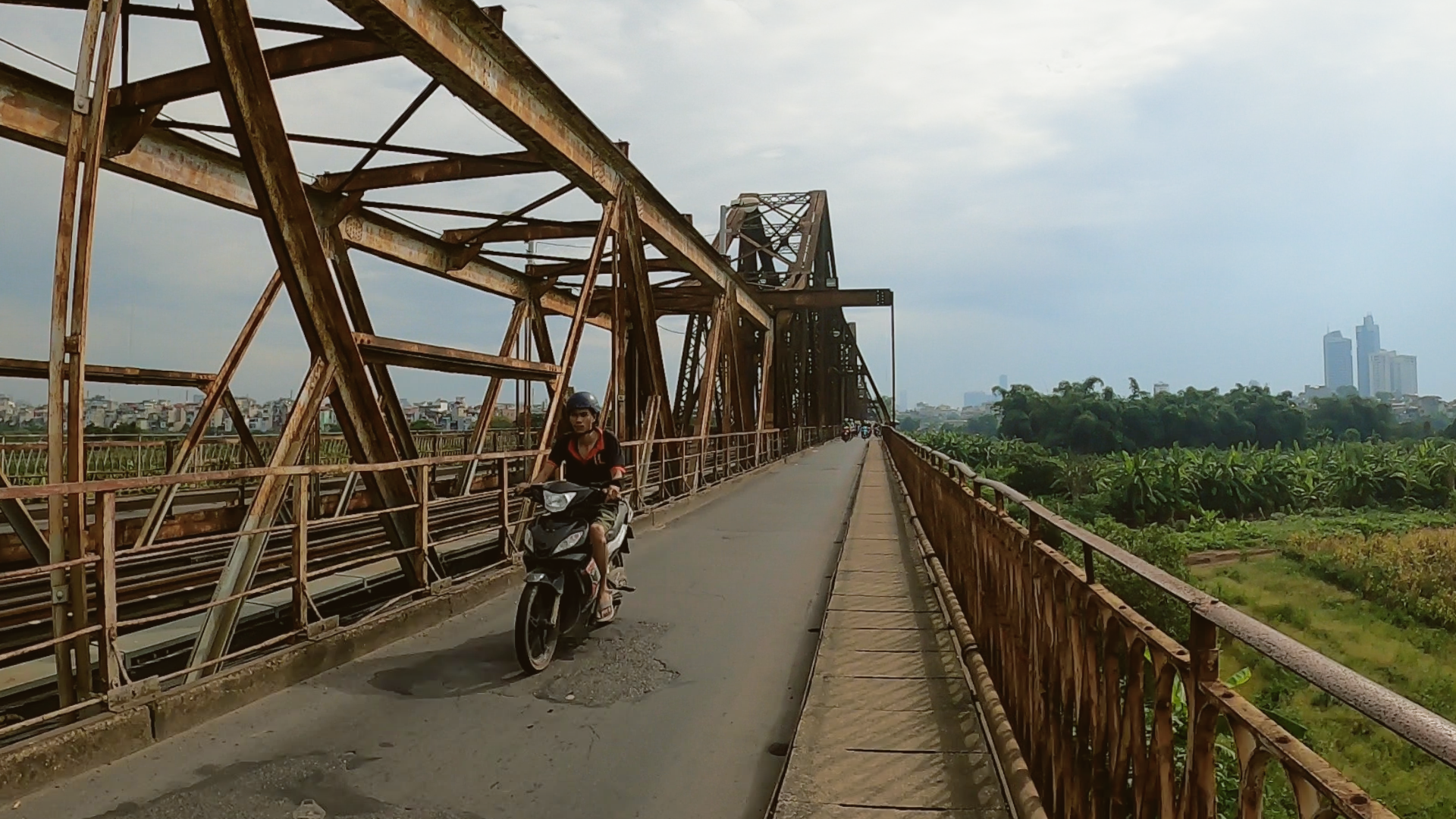 long-bien-bridge-hanoi
