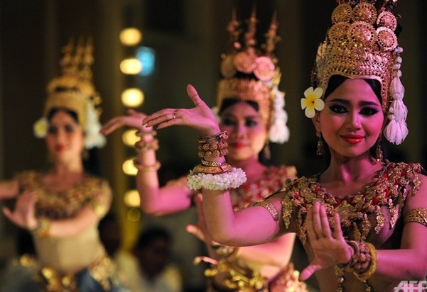 cultural-show-in-siem-reap-cambodia