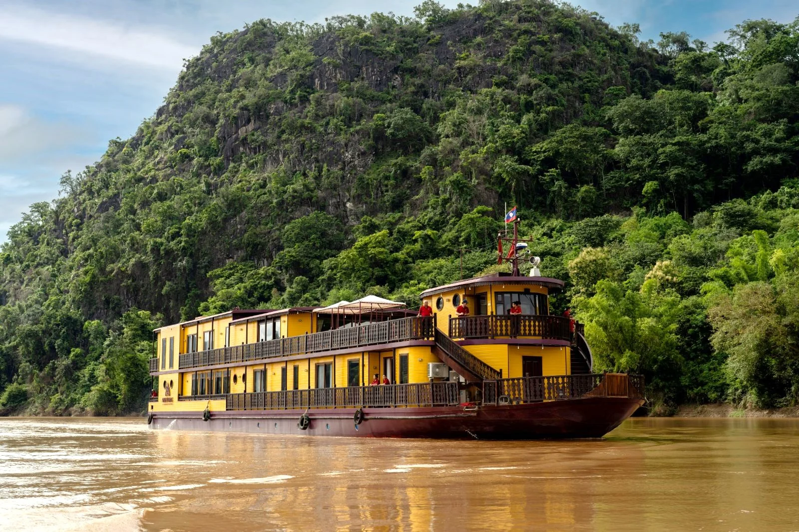 Laos-cruise-with-anouvong-cruise-by-heritagelines