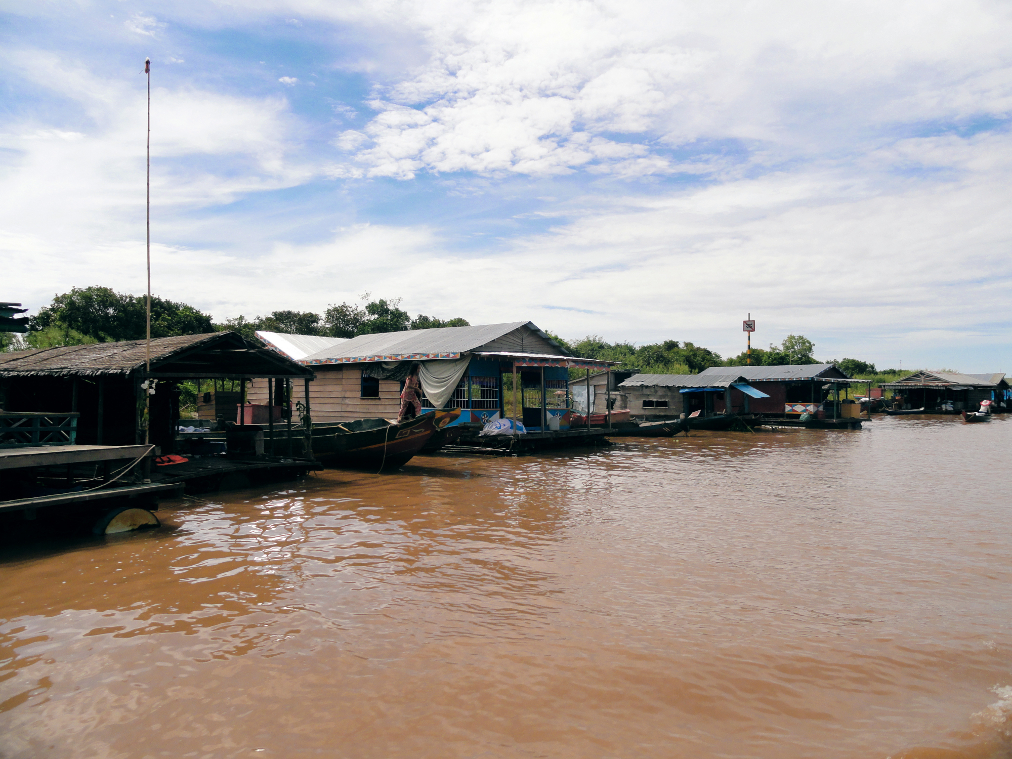 tonle-sap-lake-cambodia-travel-guide