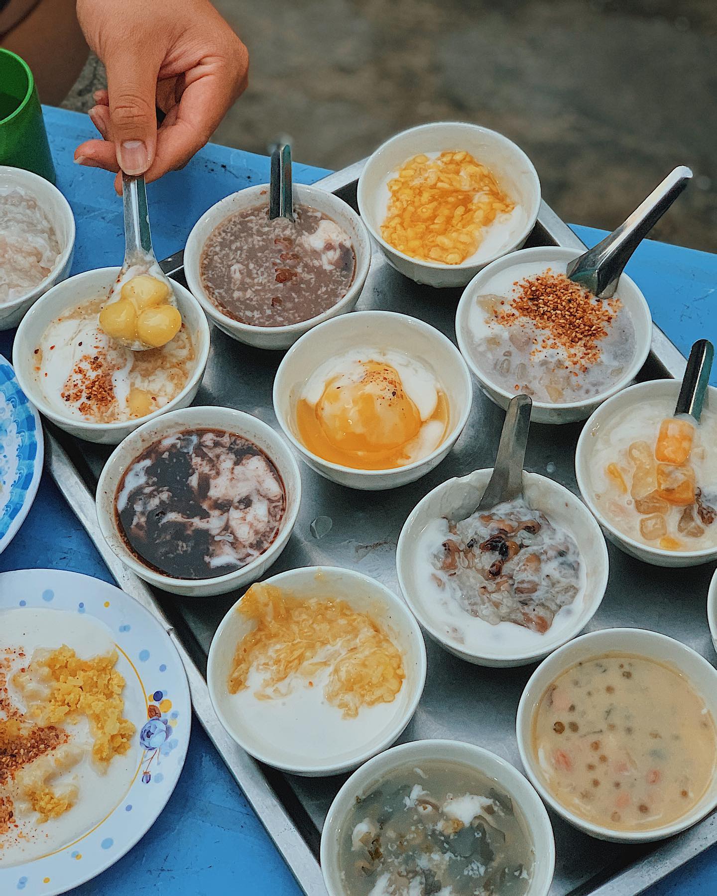 sweet-dessert-local-food-to-eat-in-ho-chi-minh-city